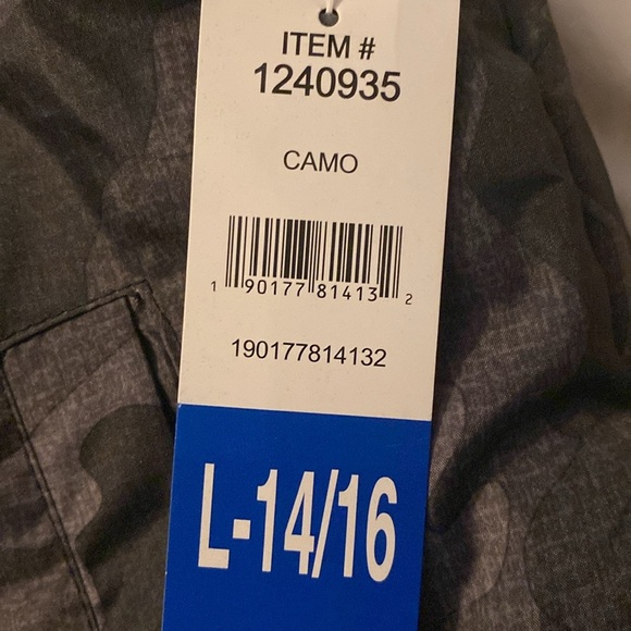 Buffalo reversible vest size 14/16 camo one side and blue with faux fur top opp - Picture 4 of 7